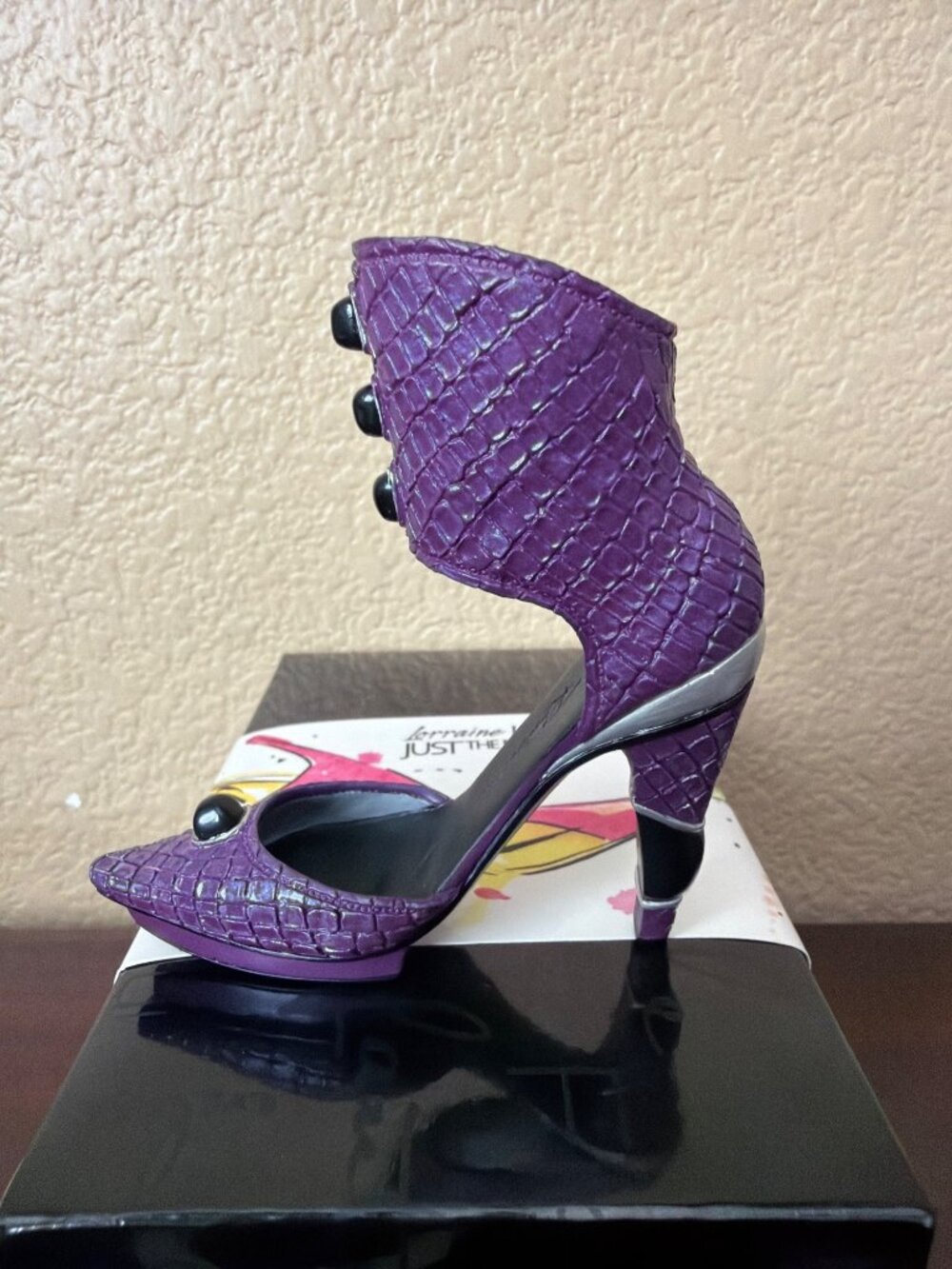 2010 Lorraine Vail Just the Right Shoe "Knockout" Mini Shoe Fig Purple NEW